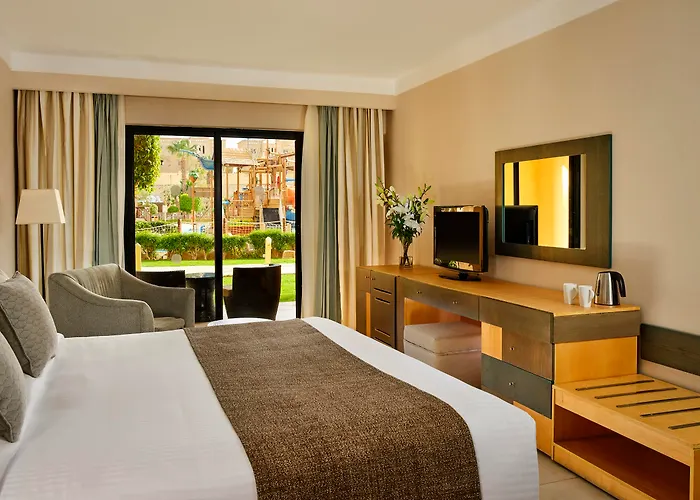 Coral Sea Aqua Club 4*
