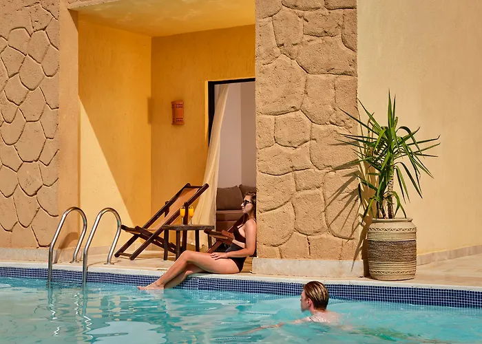 Coral Sea Aqua Club Szálloda 4*